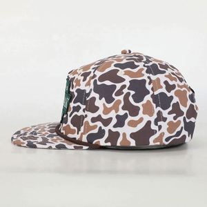 Gorra de Golf Deportiva de 5 Paneles con Logotipo de Camuflaje de Pato Impreso Digitalmente, Estilo Clásico, con Visera Plana, Sin Estructura y Cierre a Presión - Product Image 3