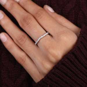 แหวนแต่งงานเพชรเพาะเลี้ยงทรงโค้ง ลายเรขาคณิต ทรงรี เจียระไนแบบโอวอล ประดับอัญมณี งานจิวเวลรี่ชั้นดี พร้อมใบรับรอง IGI สำหรับเป็นของขวัญแทนคำมั่นสัญญา - Product Image 6