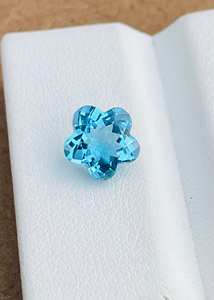 100% naturel suisse bleu topaze fleur coupe spéciale coupe personnalisée avec une couleur incroyable et de haute qualité au meilleur prix vente en vrac OEM - Product Image 5