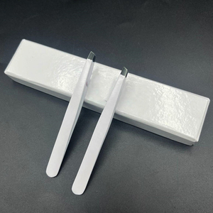Pince à sourcils professionnelle en acier de type incliné personnalisée en gros durable avec des pointes pointues blanches noires outil pour sourcils - Product Image 5