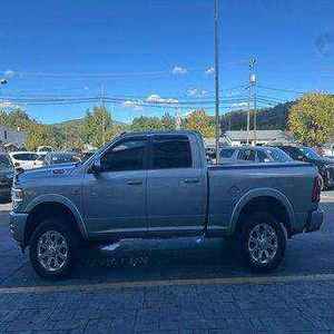 2024 Heavy Duty 3500 Crew Cab 4x4 Cabriolet entièrement équipé Sièges en cuir Transmission automatique Toit ouvrant panoramique - Product Image 1