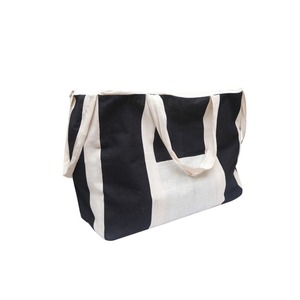 Sac de courses non tissé avec logo, personnalisé, imprimé, recyclable, en tissu noir, blanc, bleu, style fourre-tout, surface soyeuse, en pièces - Product Image 1