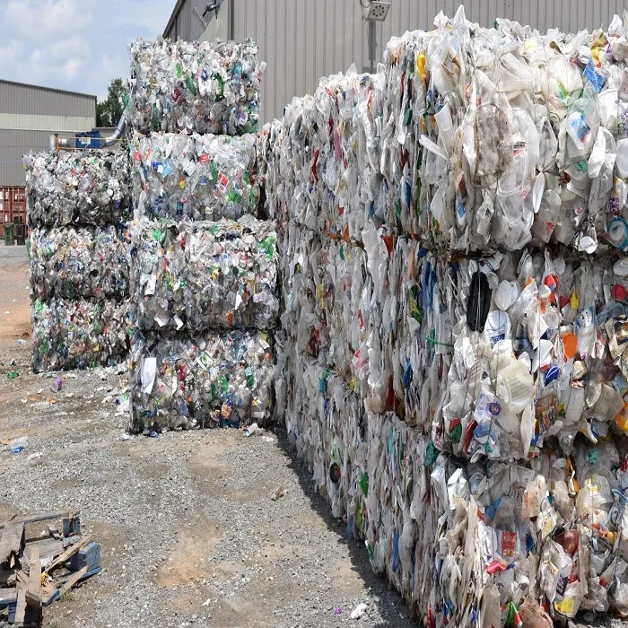Produttori di plastica fornitura diretta fiocchi di PET riciclati bottiglie in PET granuli di plastica per animali domestici