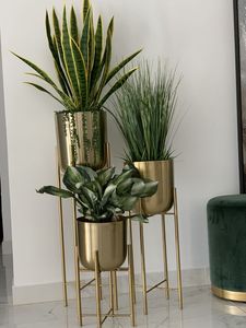 Decoración de mesa hecha a mano de metal personalizable diseño vintage con estilo moderno florero de suelo único en todos los colores y tamaños - Product Image 3