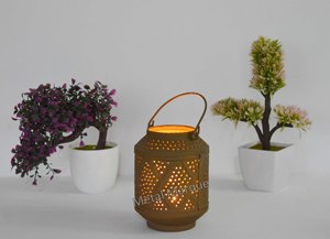 Premium marroquí Metal hueco indio hecho a mano linterna Mini decoración del hogar europeo té luz vela titular boda linterna - Product Image 2