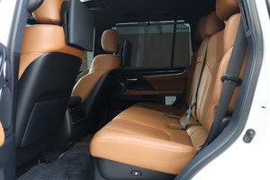 รถยนต์มือสอง Lexus LX 570 Sport ปี 2021 เครื่องยนต์ 4.5L Turbo ขับเคลื่อน 4 ล้อ SUV เกียร์อัตโนมัติ หลังคาซันรูฟ เบาะหนังสีเข้ม 6 ที่นั่ง ระยะทาง 24000 กม. ไฟ LED 360 องศา มาตรฐานยูโร 6 น้ำมันเบนซิน - Product Image 6