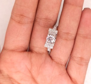 แหวนเพชรเม็ดเดี่ยว Lurba Jewels 1 กะรัต เพชรเพาะเลี้ยงในห้องปฏิบัติการ ตัวเรือนทองคำขาว 14K แท้ รับรองโดย IGI แหวนหรูสำหรับผู้หญิง วันวาเลนไทน์ - Product Image 4