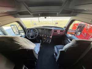 Camión Semirremolque T880 2022 CERTIFICADO LIMPIO - Dormitorio de 76 pulgadas con techo medio, 450HP, 12 velocidades, transmisión automática Endurant, exportación mundial - Product Image 3