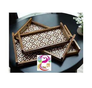 Plateau de service en bois de résine à motif moderne fait à la main design personnalisable plateau de rangement de service de vaisselle fonctionnel d'Inde - Product Image 1