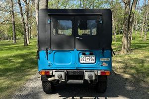 รถแลนด์ครุยเซอร์ FJ43 ปี 1977 ขับเคลื่อน 4 ล้อ SUV พวงมาลัยซ้าย เกียร์ธรรมดา รถคลาสสิกวินเทจ สำหรับขับขี่ออฟโรด คุณภาพส่งออก ทนทาน ใช้งานได้หลากหลาย - Product Image 3