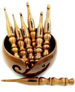 Crochet en bois fait main-Ensemble de crochets en bois de Neem-Aiguille à tricoter artisanale en fil avec bol en fil de Sesham par AYAANS. - Product Image 1