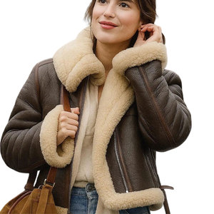 Veste en cuir shearling respirante et écologique pour femme, qualité supérieure, légère, tricotée, avec logo frontal et coupe raffinée - Product Image 1