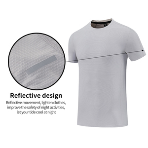 Camiseta con Parche Bordado al por Mayor de Outfitize International, Ropa de Moda Personalizada - Product Image 4