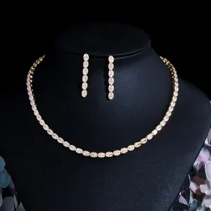 Preciosos Conjuntos de Joyería Nupcial y Fina, Collar y Aretes de Circonita Cúbica con Baño de Oro en Forma Ovalada - Product Image 1