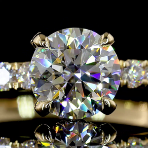 Anillo de Compromiso con Halo Oculto, Forma Redonda, Oro Amarillo de 14K, 1.86 Quilates, Diseño Artesanal de Lujo para Novia - Product Image 2