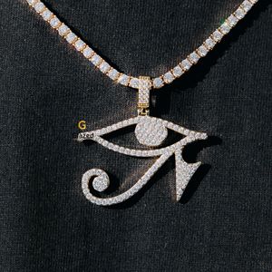 พบกับจี้ฮิปฮอปสีทอง10kt ประดับด้วยเม็ดกลมตัดห้องแล็บเพชรที่ปลูกและมีสัญลักษณ์อันงดงามของสไตล์และความหรูหรา - Product Image 2