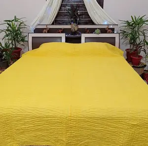 Edredón de algodón reutilizable Kantha, edredón amarillo sólido, manta suave acolchada hecha a mano cosida a mano