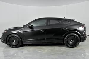 Lamborghini Urus 2022 - SUV noir mat d'usine - Product Image 1