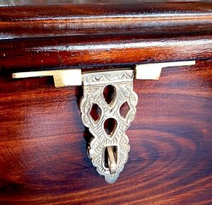 Caja Organizadora de Joyas de Madera Hecha a Mano y Personalizable con Superficie Pulida Suave para Mesas de Tocador Sofisticadas - Product Image 3