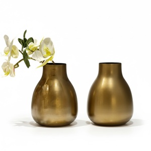 Vase à fleurs rond en aluminium martelé doré de style antique, décoration de table haut de gamme, porte-fleurs pour salon, ornement - Product Image 4