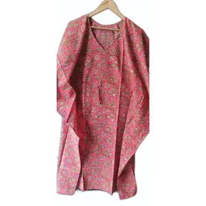 Trajes Casuales de Algodón Estampado a Mano de Jaipur sin Teñir con Conjuntos de Dupatta Kota Doria en Rosa/Blanco para Ocasiones Nupciales - Product Image 1