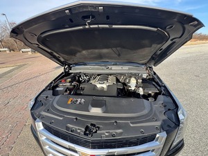 Cadillac Escalade 4WD Luxe 2020 d'occasion en excellent état, moteur V8 de 6,2 litres, transmission intégrale - Product Image 5