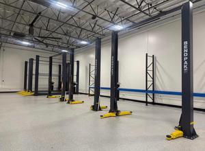 Elevador de Autos Profesional de 2 Postes, 4 Toneladas, Hidráulico |   Elevador de Vehículos de Dos Postes de Alta Resistencia para Equipo de Garaje en Venta - Product Image 3