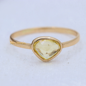 Anillo de Mujer Hecho a Mano en Oro Amarillo Sólido de 14k con Zafiro Amarillo Natural de Alta Calidad en Engaste de Bisel de Memoria Jewels Trendy - Product Image 1