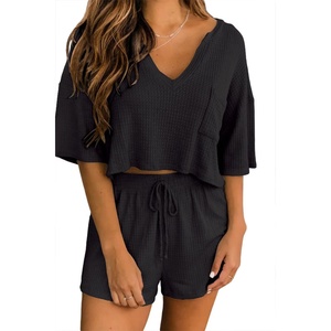 Ensemble court coupe-vent confortable pour femmes avec taille personnalisable, ensembles deux pièces élégants, ensembles de shorts d'été - Product Image 1