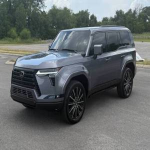 GX550 d'occasion, modèle Over Trail Plus, Diesel Turbo, automatique, toit ouvrant, sièges en cuir, caméra de recul 360°, phares au xénon, à vendre - Product Image 1