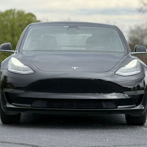 Tesla Model 3 Long Range RWD 2018, Autonomía NEDC de 501-600 km, Batería de 110 kWh, Potencia de 300 kW, Torque de 400-500 Nm - Product Image 1