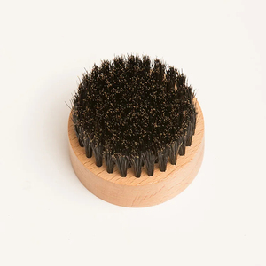 Brosse à barbe en bois MORGANS INDUSTRIES avec poils naturels, design écologique et adapté aux voyages, pour le soin des poils du visage - Product Image 4