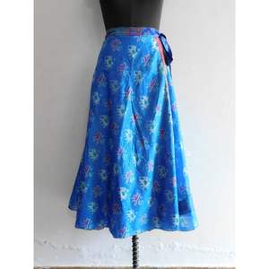 Jupe de Sari en soie bleue faite à la main Vintage 2 couches Magic Wrap réversible imprimé floral robe de danse du ventre ceinture Style décontracté naturel - Product Image 2