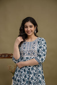 Vestido Anarkali Kurti Largo de Primera Calidad, Bordado con Lentejuelas, Trabajo Artesanal, Fabricante Indio - Product Image 5