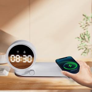 Cargador Inalámbrico 3 en 1 en Oferta, Carga Rápida de 15 W para Dispositivos Móviles con Reloj Despertador Digital, Luz Nocturna Integrada con Soporte - Product Image 4