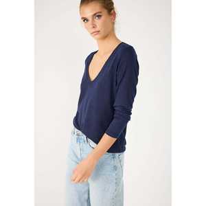 Blusa de Manga Larga con Cuello en V - Product Image 4