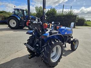 Tractor de un solo eje SOLIS S26 de 20 HP con caja de cambios y motor - Product Image 6