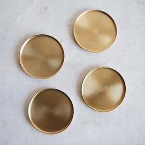 ชุดจานรองแก้วเคลือบสีทองแบบเรียบหรู4ชิ้นสำหรับรับประทานอาหารในบ้านมาใหม่ - Product Image 1