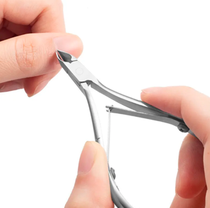 Pince à ongles professionnelle et coupe-cuticules outil en acier inoxydable à lame incurvée argentée pour le soin des ongles sur les doigts - Product Image 1