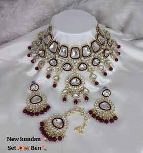 Gargantilla de lujo chapada en oro tradicional y de moda india con pendiente y conjunto de collar combinado Maagtika para mujer - Product Image 3