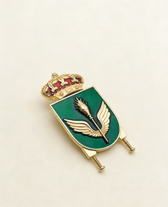 Insignia Esmaltada Personalizada Chapada en Oro con Diseño de Corona y Alas |   Insignia Metálica de Recuerdo con Fijación de Tornillo para Uniformes - Product Image 5