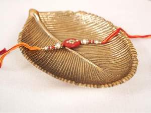 Plateau élégant au design de feuilles pour servir un beau plateau de service inspiré des feuilles Plateau exquis à motif de feuilles pour la salle à manger - Product Image 4