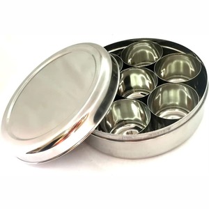 Los frascos de especias metálicos de primera calidad ofrecen una resistencia excepcional, lo que evita roturas y garantiza un almacenamiento seguro incluso en cocinas con gran tráfico. - Product Image 6