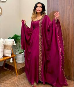 Robe de soirée en soie de créateur Pent and Dupatta - Product Image 5