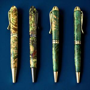 Stylo à bille artisanal en bois stabilisé, largeur d'écriture 0,7 mm, cadeau d'affaires de luxe, aquamarine - Product Image 1