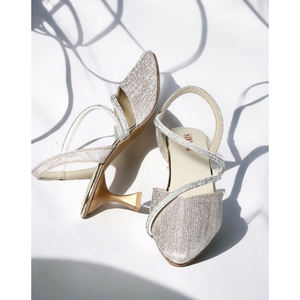 ปั๊มเจ้าสาวทรงเสน่ห์ตาข่ายประดับพลอยเทียม - Product Image 1