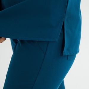 Uniformes hospitaliers respirants les plus vendus gommages médicaux décontractés pour femmes ensembles d'uniformes de gommage d'allaitement à manches courtes avec broderie personnalisée - Product Image 5
