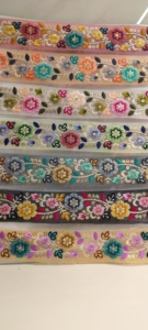 Dentelle brodée florale colorée exquise avec des motifs détaillés, parfaite pour la mode de couture, les robes de mariée, les projets d'artisanat de bricolage - Product Image 3