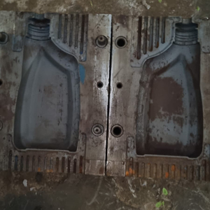 Moldes de soplado de hierro SRISHTI de alta calidad para bastones de plástico de 1L 2L 3L Producción eficiente de aceite y agua química - Product Image 3