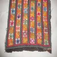 Applique brodée en toile écologique style Baloch Vintage Tribal Banjara avec miroirs et broderies à coudre sur le col pour femme